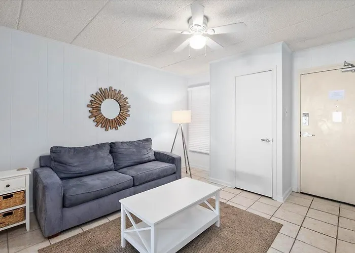 Beautiful 2 Bedroom Just Steps From The Beach! * Ocean City