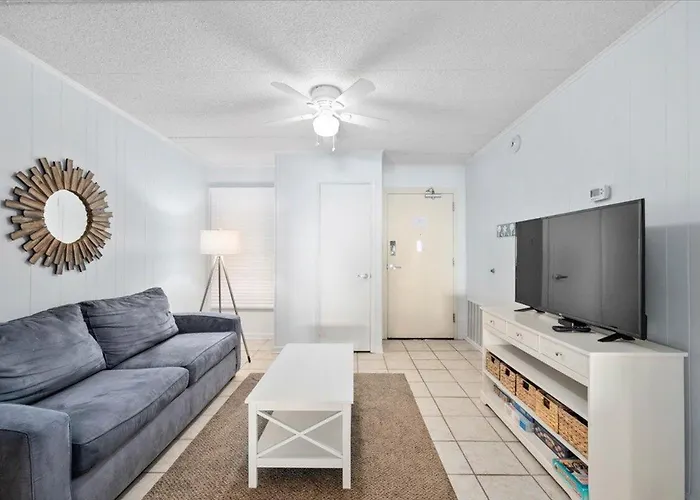 Beautiful 2 Bedroom Just Steps From The Beach! Сasa de vacaciones *