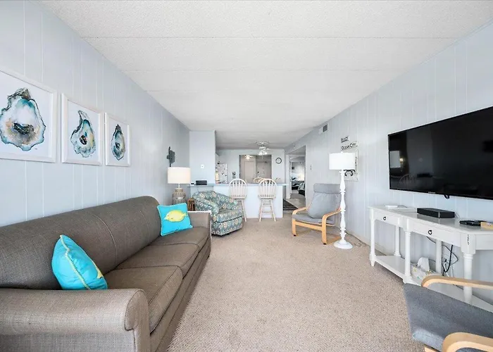 Beautiful 2 Bedroom Just Steps From The Beach! *
