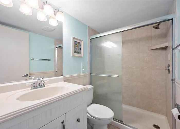 Beautiful 2 Bedroom Just Steps From The Beach! Сasa de vacaciones