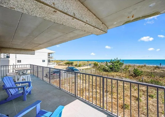 Beautiful 2 Bedroom Just Steps From The Beach! *
